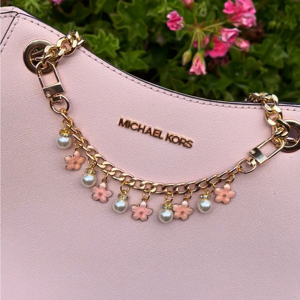 FLOWERS AND PEARLS PURSE CHARM CHAIN